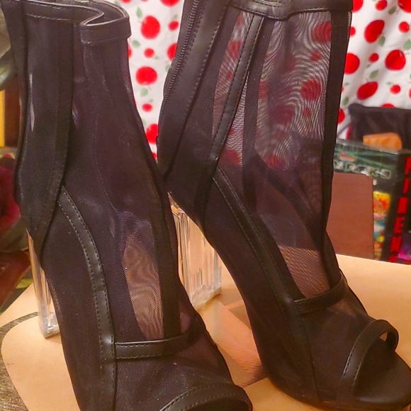 Shoes - Heel